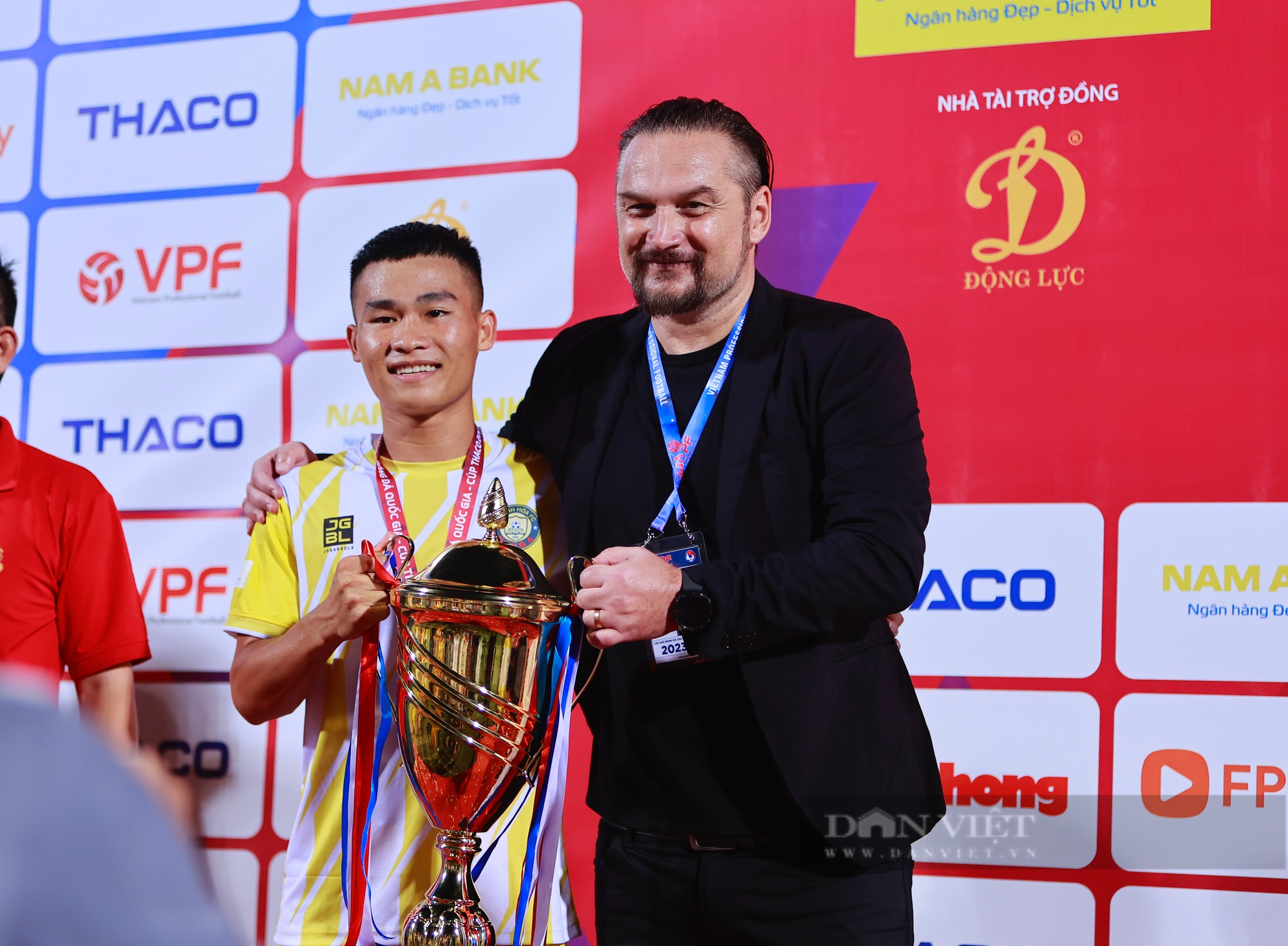 HLV Popov vui mừng khi Thanh Hóa vô địch Siêu Cúp Quốc Gia - Ảnh 1.