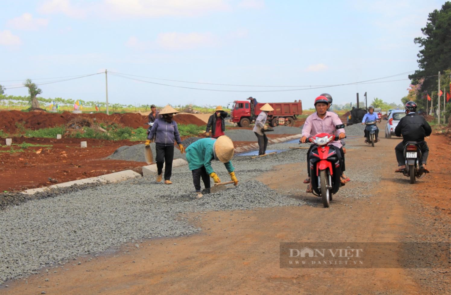 Xây dựng nông thôn Đắk Lắk giàu đẹp, văn minh, bản sắc theo Nghị quyết 08 của Tỉnh uỷ - Ảnh 4.