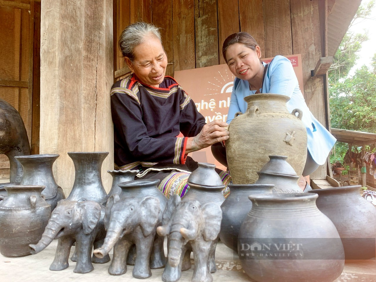 Phát triển sản phẩm OCOP gắn với tiêu thụ và du lịch cộng đồng - Ảnh 1.