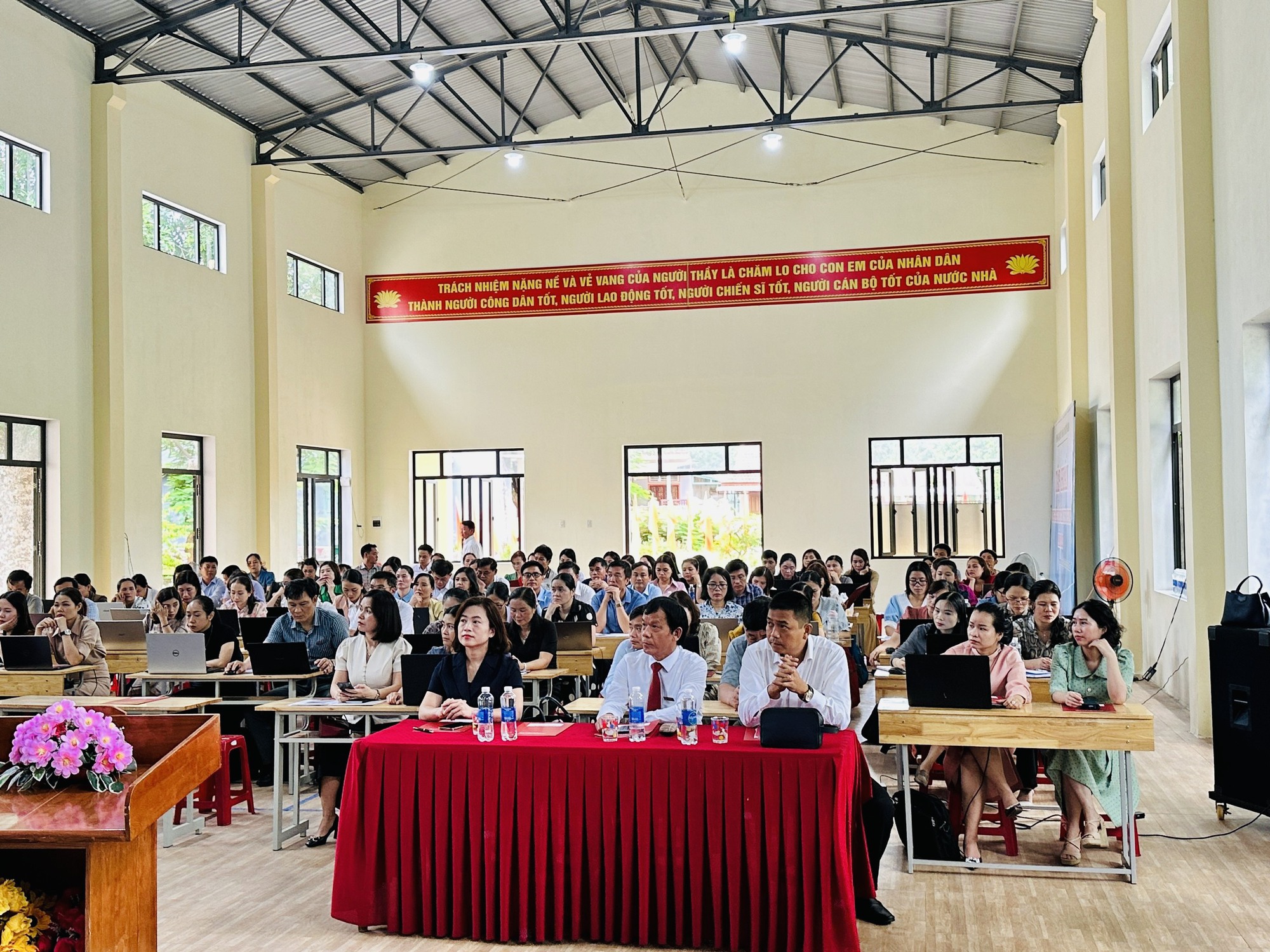 Agribank Quảng Trị triển khai dịch vụ thu hộ học phí cho các cơ sở giáo dục - Ảnh 3.