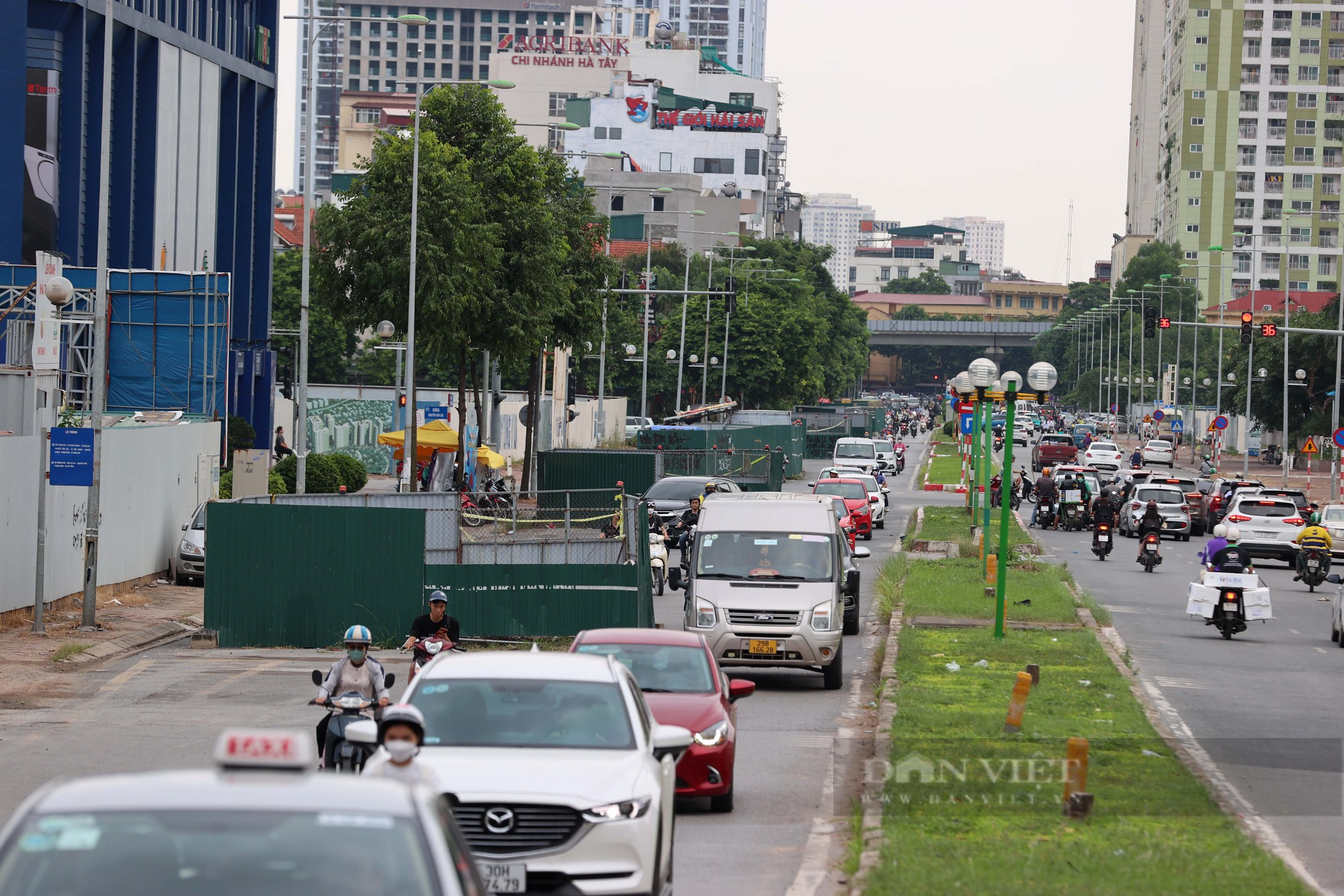 Độc lạ ở Hà Nội: Con đường chỉ dài hơn một cây số nhưng có đến 8 lô cốt án ngữ - Ảnh 1.