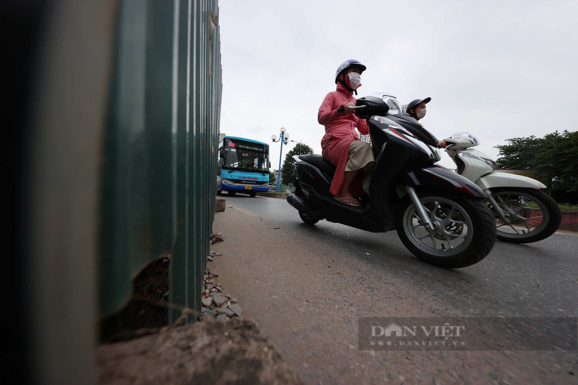 Độc lạ ở Hà Nội: Con đường chỉ dài hơn một cây số nhưng có đến 8 lô cốt án ngữ - Ảnh 14.