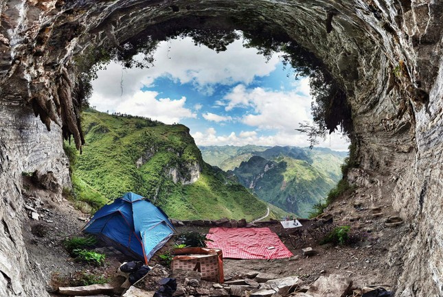 Những cung đường trekking nổi tiếng dành cho người ưa 'săn mây, hái sao' - Ảnh 2.