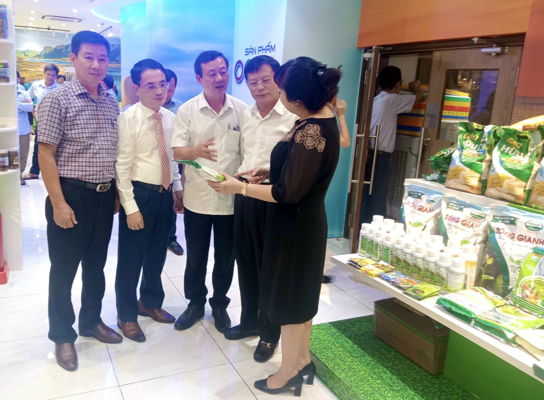 Phân bón, gạo hữu cơ Sông Gianh gây ấn tượng tại lễ triển lãm sản phẩm nông nghiệp Quảng Bình ở TP. Hồ Chí Minh - Ảnh 3.