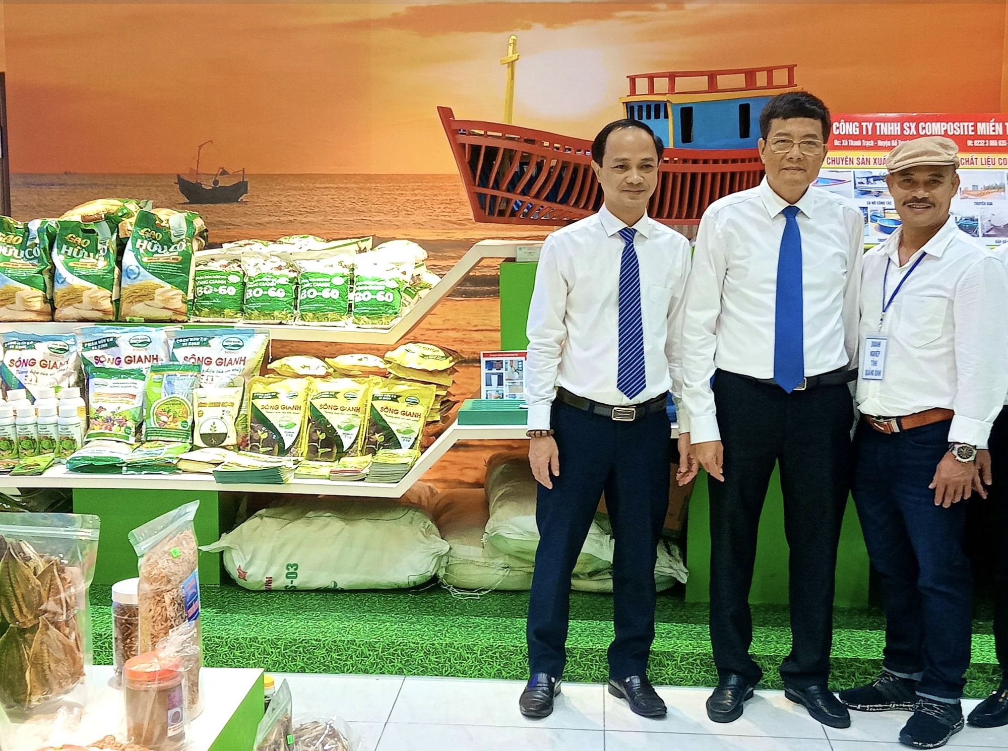 Phân bón, gạo hữu cơ Sông Gianh gây ấn tượng tại lễ triển lãm sản phẩm nông nghiệp Quảng Bình ở TP. Hồ Chí Minh - Ảnh 5.