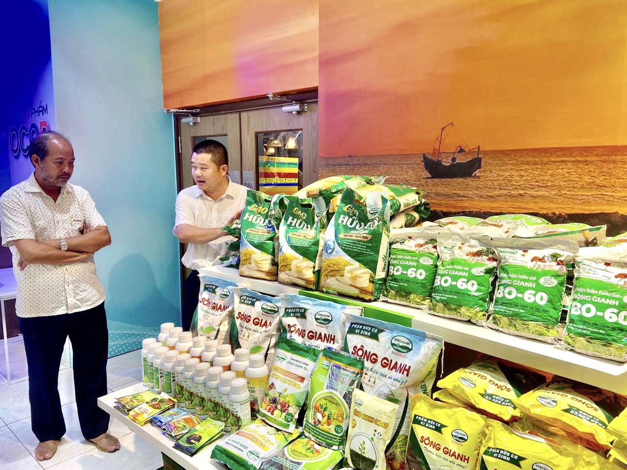 Phân bón, gạo hữu cơ Sông Gianh gây ấn tượng tại lễ triển lãm sản phẩm nông nghiệp Quảng Bình ở TP. Hồ Chí Minh - Ảnh 4.