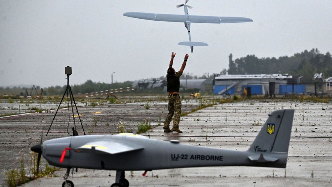 Ukraine đẩy mạnh sản xuất UAV tầm xa tại các cơ sở của Antonov còn sót lại - Ảnh 10.