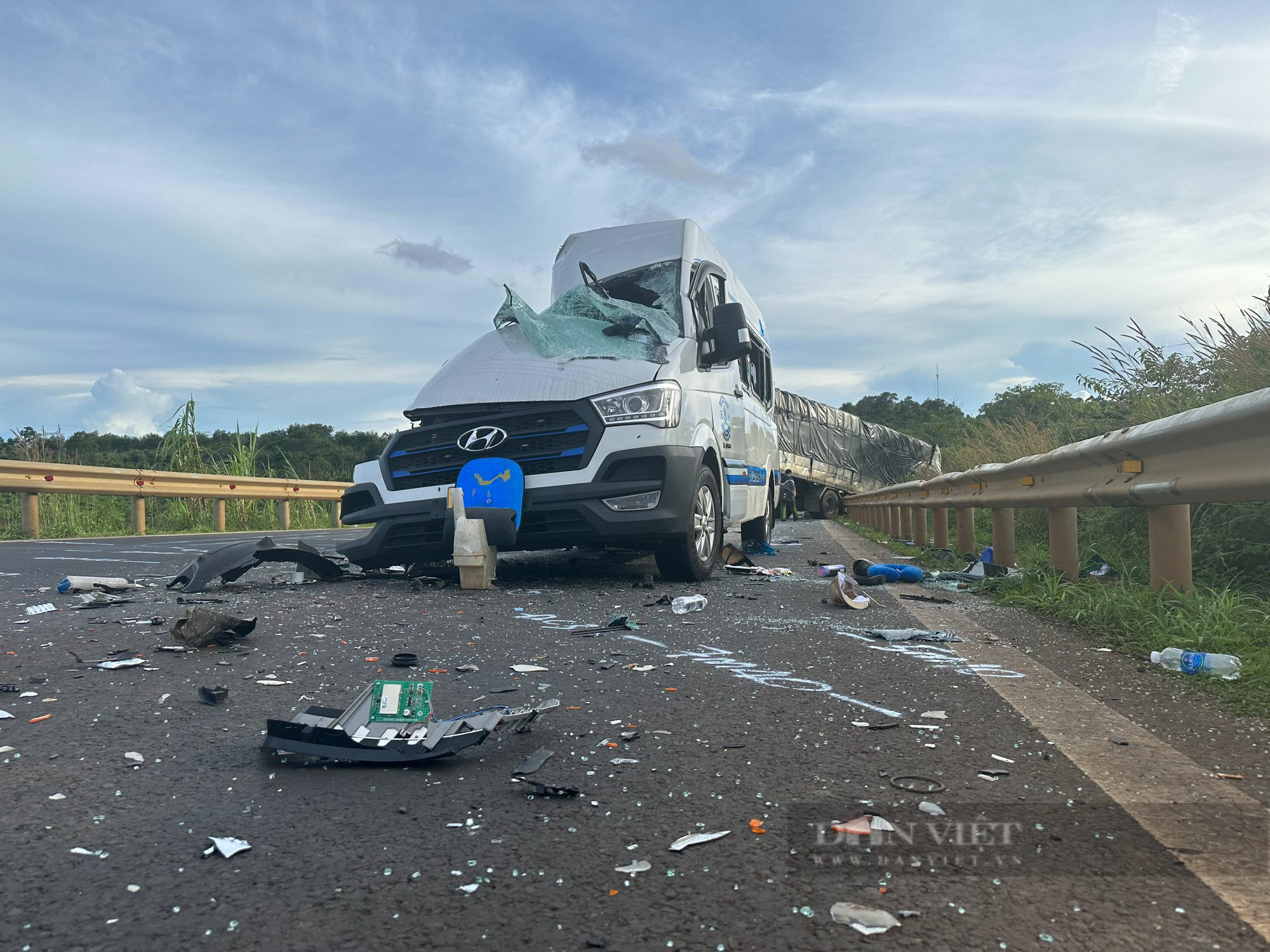 Chùm ảnh: Hiện trường vụ tai nạn kinh hoàng ở Đắk Lắk - Ảnh 7.