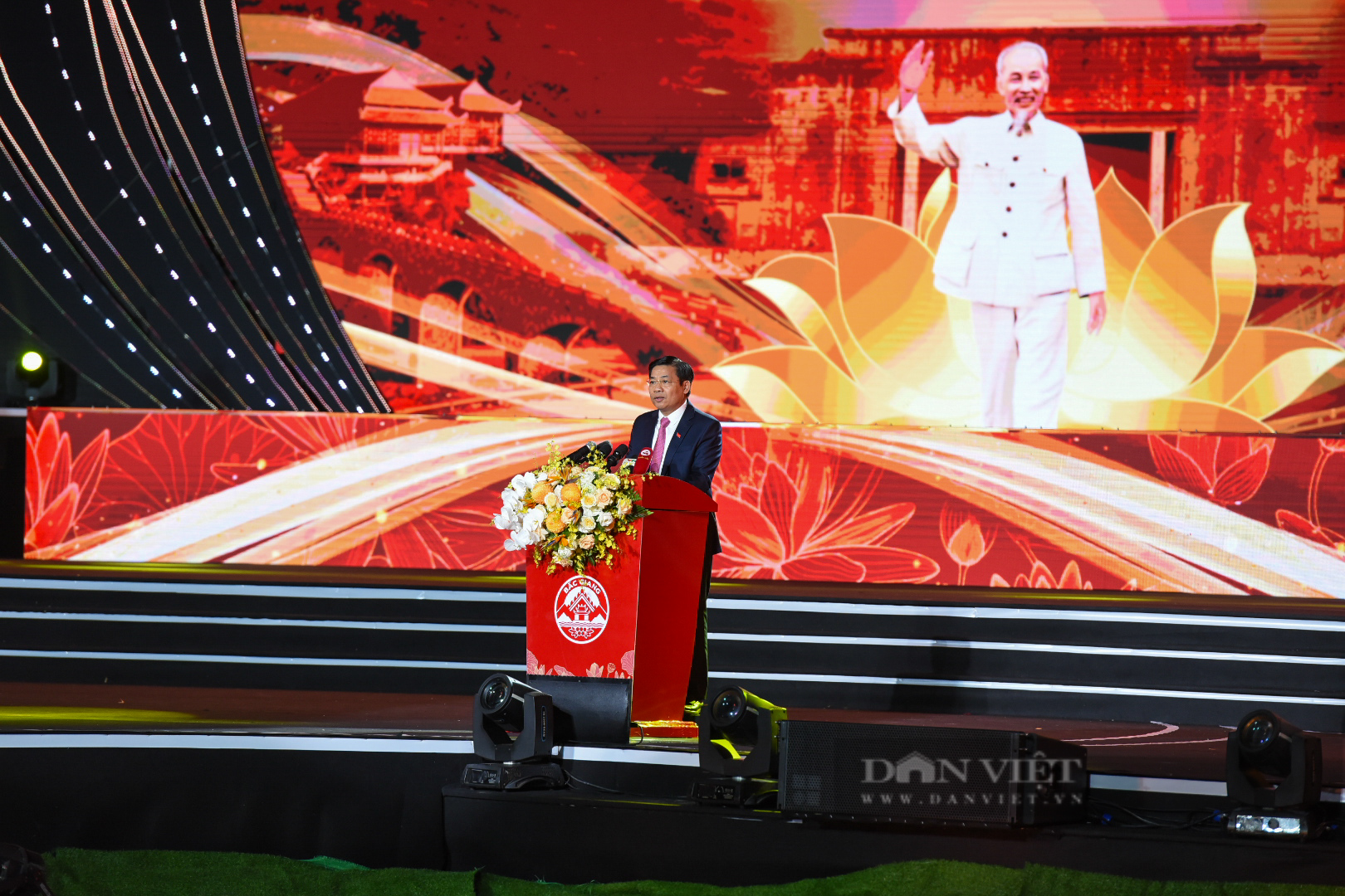 Chủ tịch nước Võ Văn Thưởng: Bắc Giang đang dần trở thành một trung tâm công nghiệp lớn của cả nước - Ảnh 2.