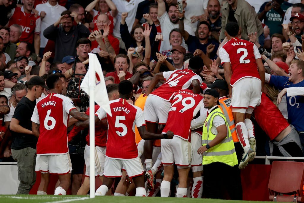 “Kép phụ” tỏa sáng, Arsenal lần đầu tiên đánh bại Man City dưới thời HLV Guardiola - Ảnh 1.