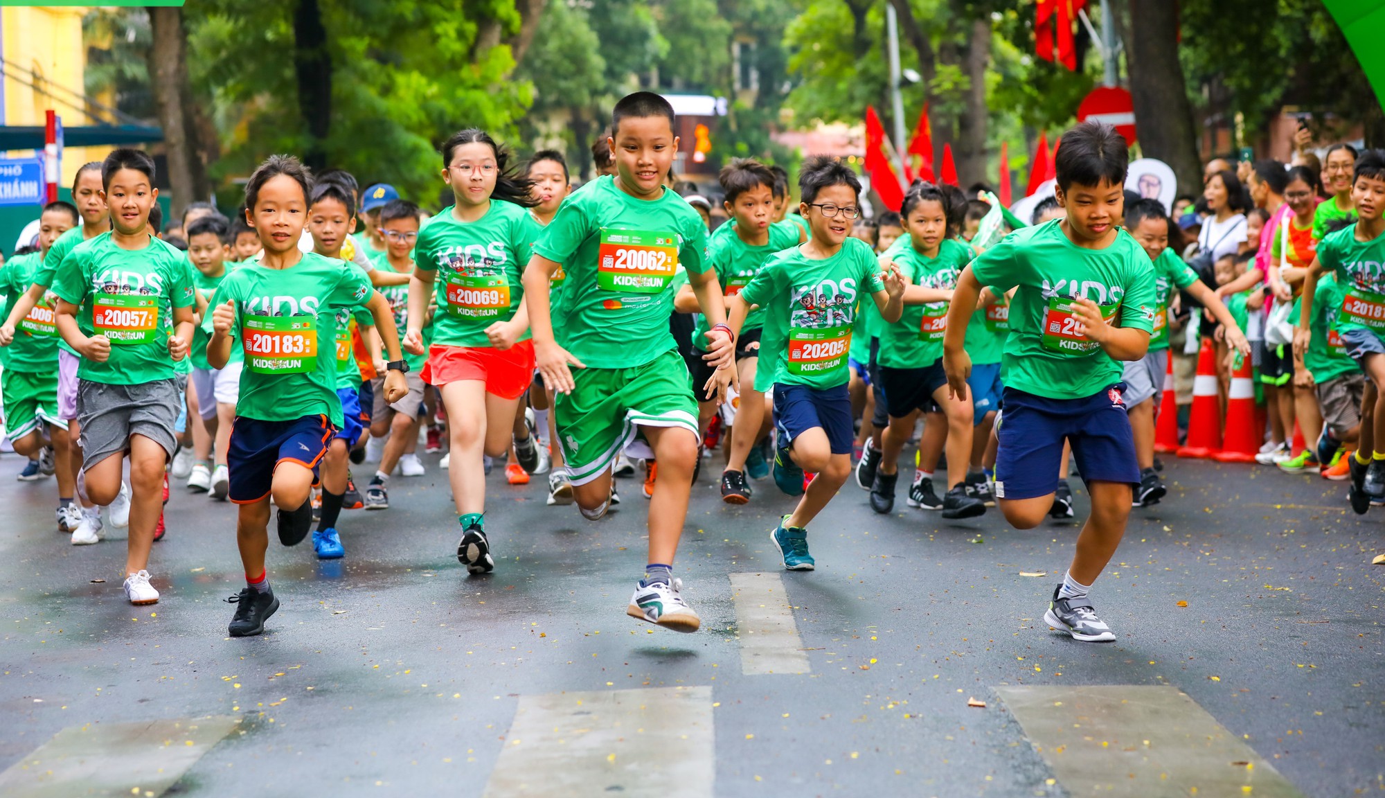 Bà mẹ một con Phạm Thị Huệ "vô đối" 21km Giải chạy VPBank Hanoi International Marathon 2023 - Ảnh 1.