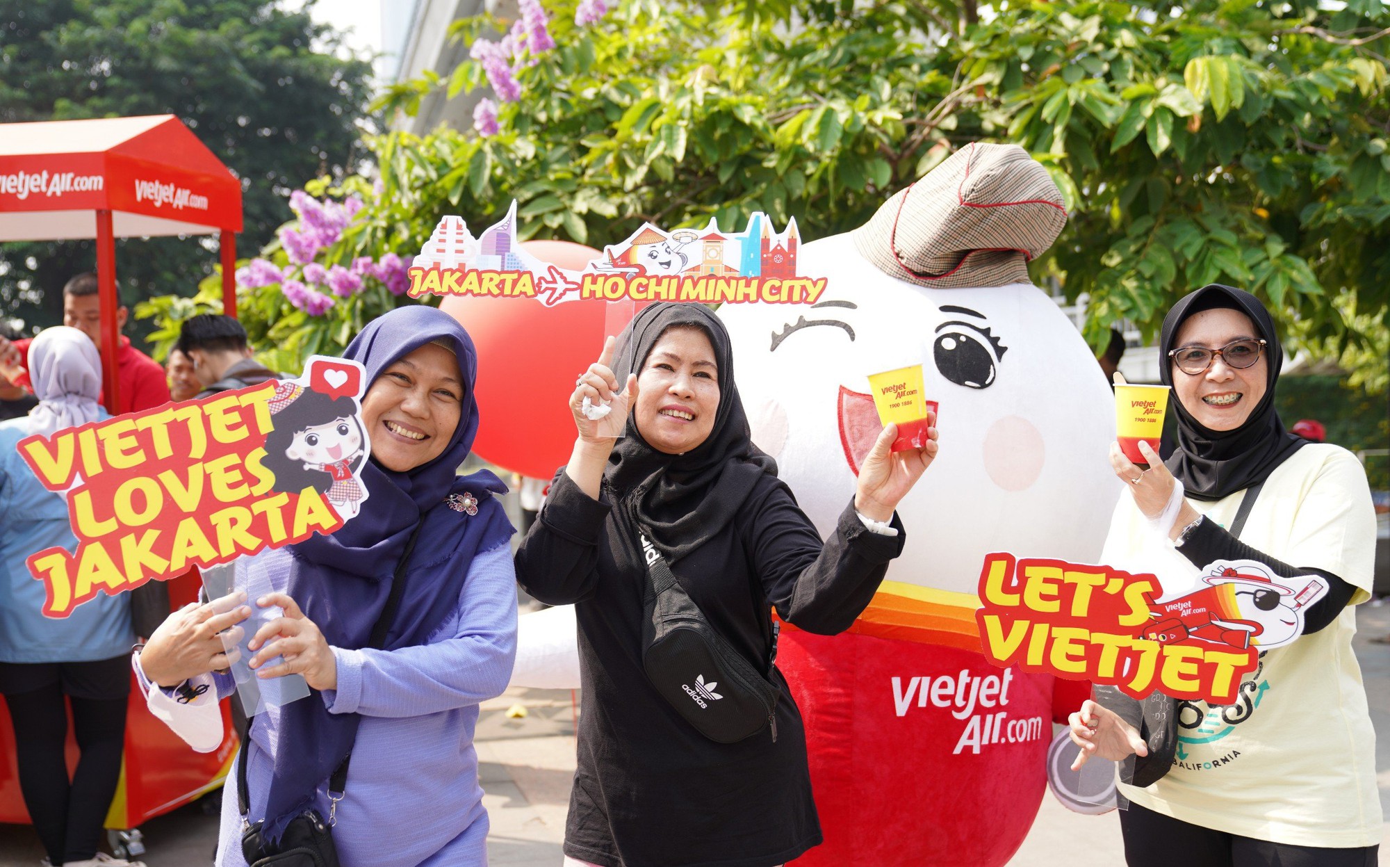 Tăng trưởng ấn tượng trong năm 2023, Vietjet được vinh danh Top 50 thương hiệu mạnh Việt Nam - Ảnh 2.