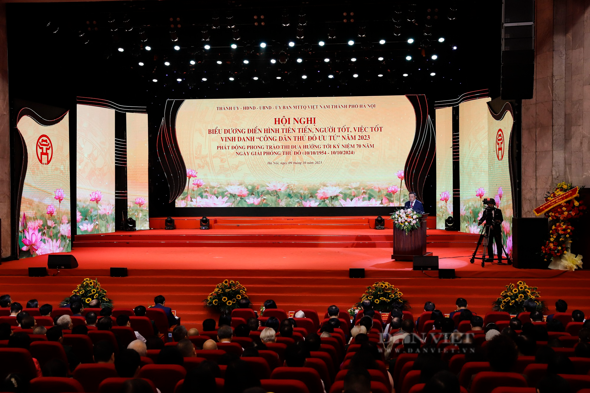 Hình ảnh Thủ tướng Phạm Minh Chính dự Hội nghị vinh danh Công dân Thủ đô Ưu tú năm 2023 - Ảnh 1.