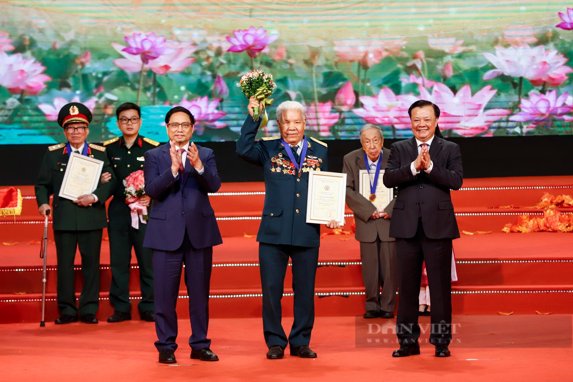 Hình ảnh Thủ tướng Phạm Minh Chính dự Hội nghị vinh danh Công dân Thủ đô Ưu tú năm 2023 - Ảnh 7.