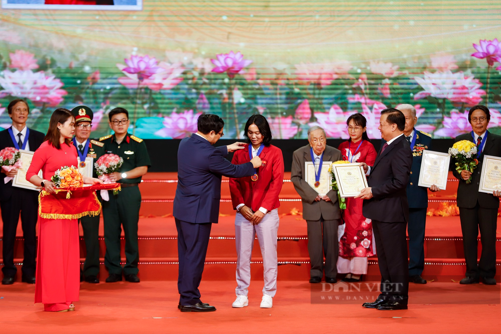 Hình ảnh Thủ tướng Phạm Minh Chính dự Hội nghị vinh danh Công dân Thủ đô Ưu tú năm 2023 - Ảnh 9.