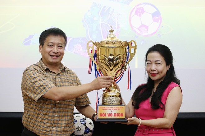 Khởi tranh giải bóng đá học sinh THPT Hà Nội 2023 với 25 bảng đấu kịch tính - Ảnh 1.