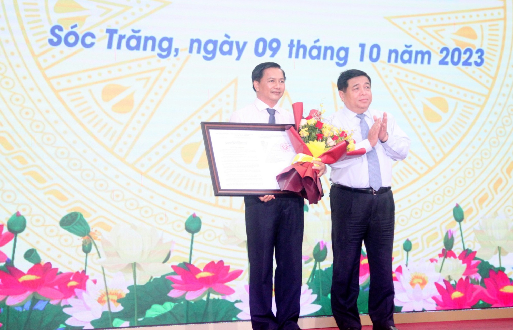Chủ tịch Quốc hội Vương Đình Huệ dự Hội nghị công bố quy hoạch tỉnh Sóc Trăng - Ảnh 2.