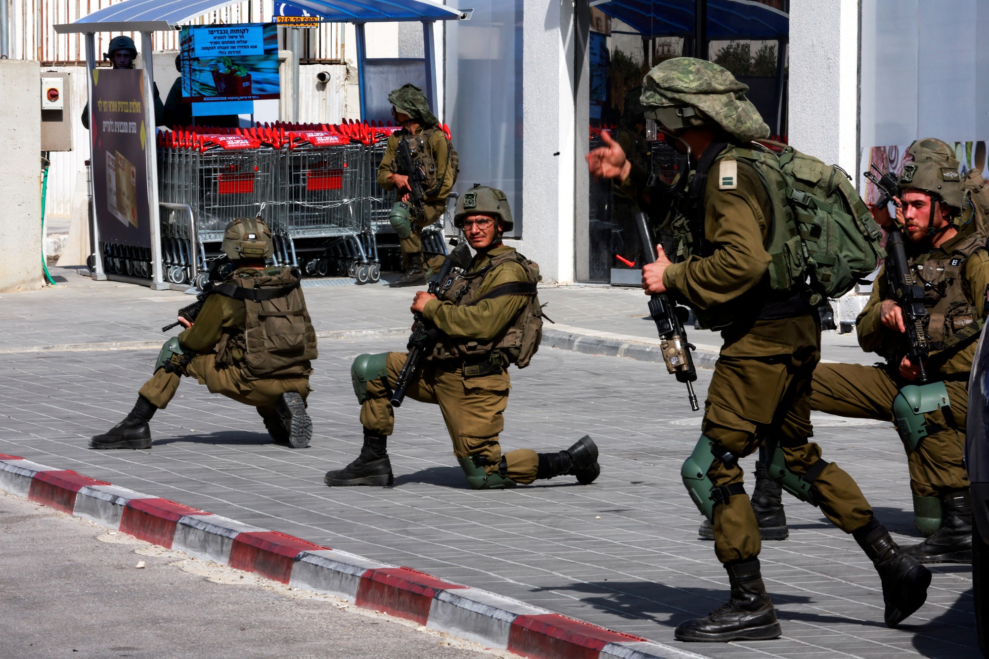 Nhóm vũ trang Hamas khét tiếng như thế nào, lấy vũ khí từ đâu để liều mạng tấn công Israel? - Ảnh 2.
