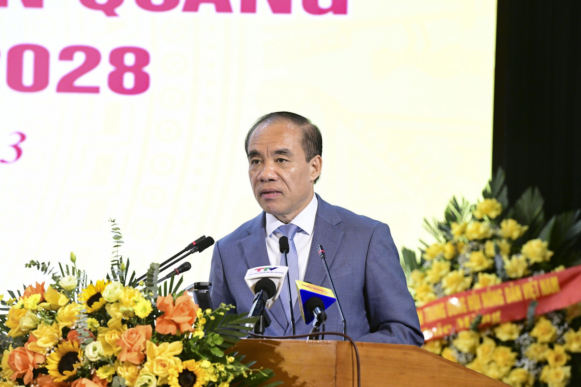 Bà Đào Thị Mai tái đắc cử Chủ tịch Hội Nông dân tỉnh Tuyên Quang khóa X, nhiệm kỳ 2023 - 2028 - Ảnh 1.