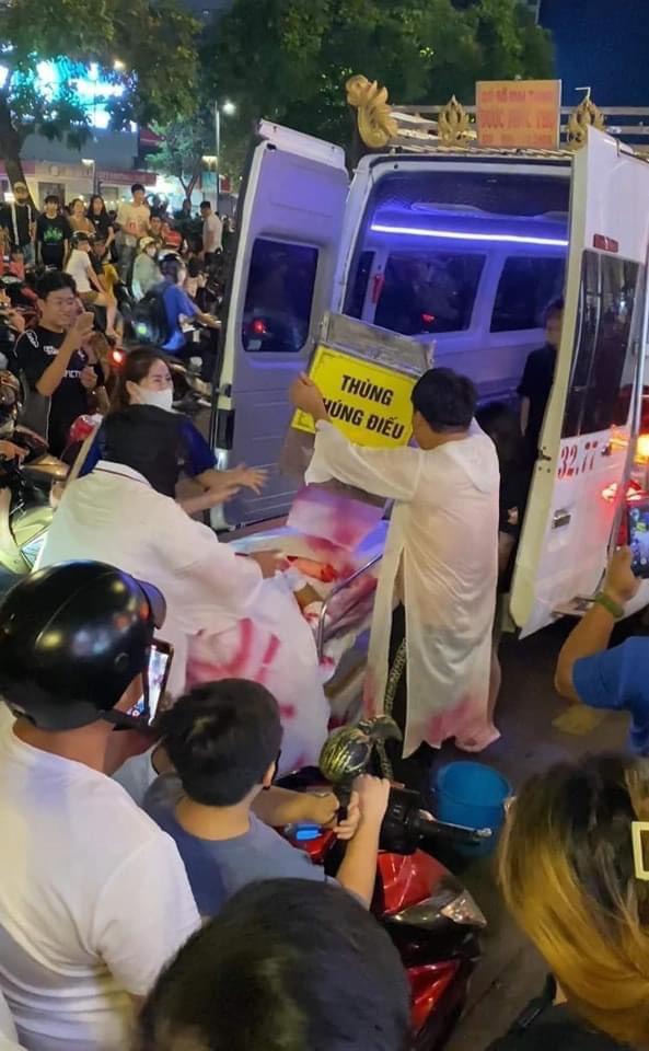 Xử lý tài xế lái xe tang diễu phố đi bộ Nguyễn Huệ ở TP.HCM trong đêm Halloween - Ảnh 1.