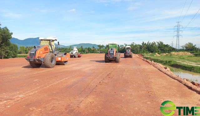 Cao tốc Bắc – Nam đoạn Quảng Ngãi – Hoài Nhơn:
4 công dân được Chủ tịch tỉnh tặng Bằng khen
 - Ảnh 4.