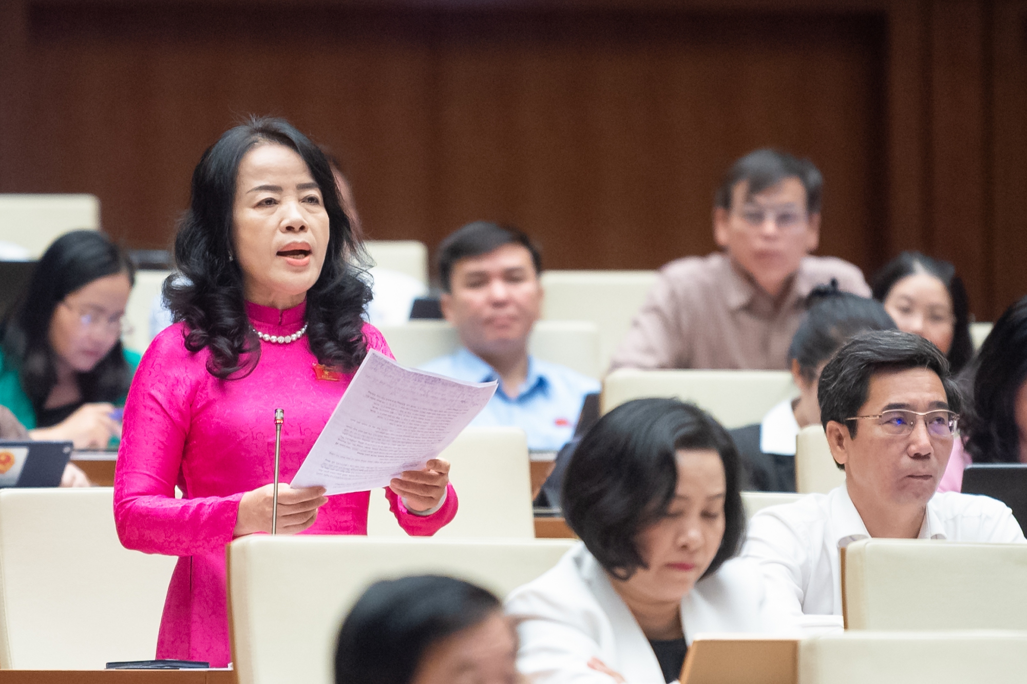 Đại biểu Quốc hội tranh luận về sách giáo khoa: “Không thể bắt ngày nay học giống này xưa” - Ảnh 1.