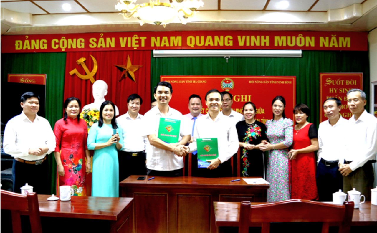 Hội Nông dân tỉnh Ninh Bình và Hà Giang ký kết chương trình hoạt động công tác hội  - Ảnh 1.