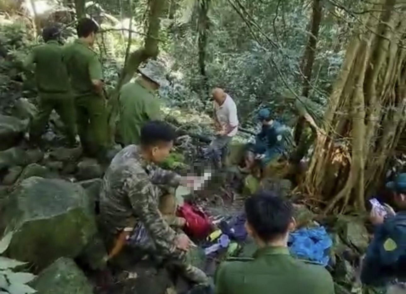 Người dân Bình Thuận phát hiện một bộ xương người trong rừng sâu tại Lâm Đồng - Ảnh 2.