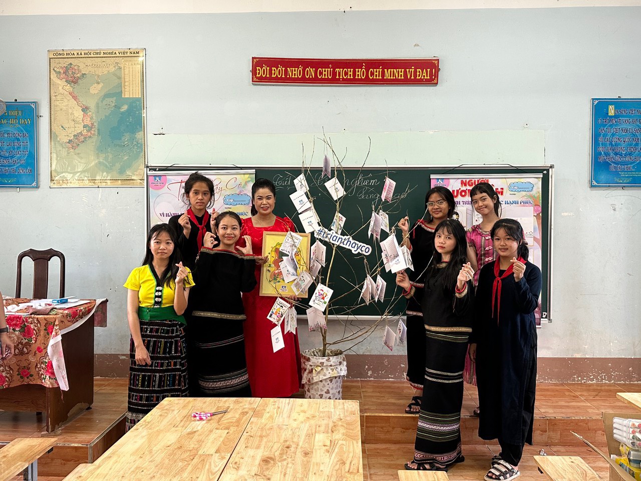 Hoa hậu H'Hen Niê lan tỏa hành trình dạy – học hạnh phúc cùng học sinh DTTS tại Đắk Lắk - Ảnh 3.