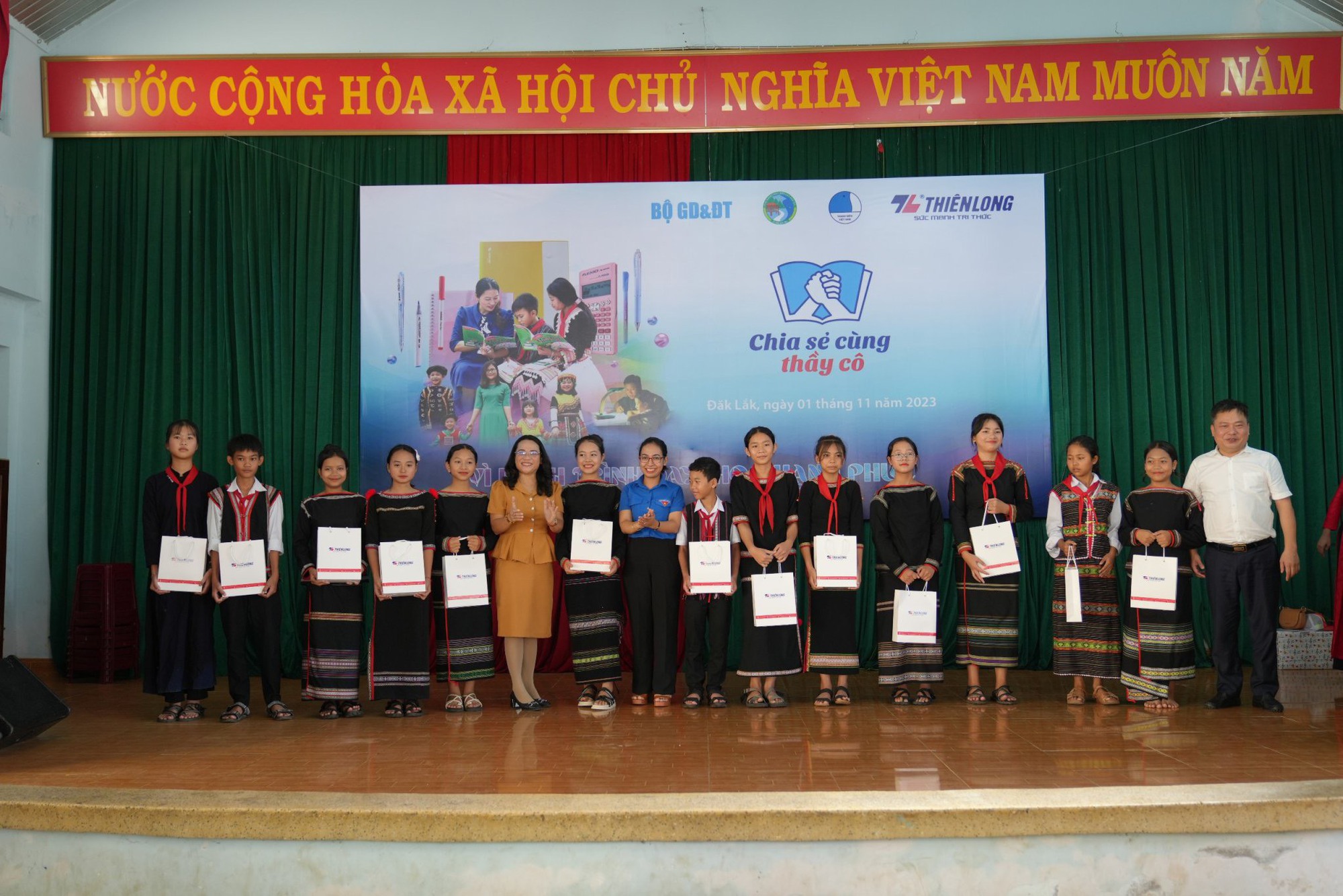 Hoa hậu H'Hen Niê lan tỏa hành trình dạy – học hạnh phúc cùng học sinh DTTS tại Đắk Lắk - Ảnh 6.