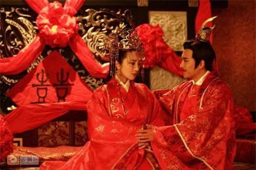 Nghi lễ đại hôn và phòng tân hôn rắc rối của hoàng đế Trung Hoa - Ảnh 1.