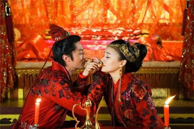 Nghi lễ đại hôn và phòng tân hôn rắc rối của hoàng đế Trung Hoa - Ảnh 2.