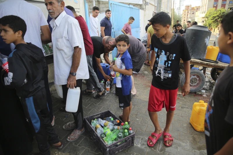 Cuộc sống đói khát, tuyệt vọng của người dân Dải Gaza tại nơi trú ẩn - Ảnh 5.