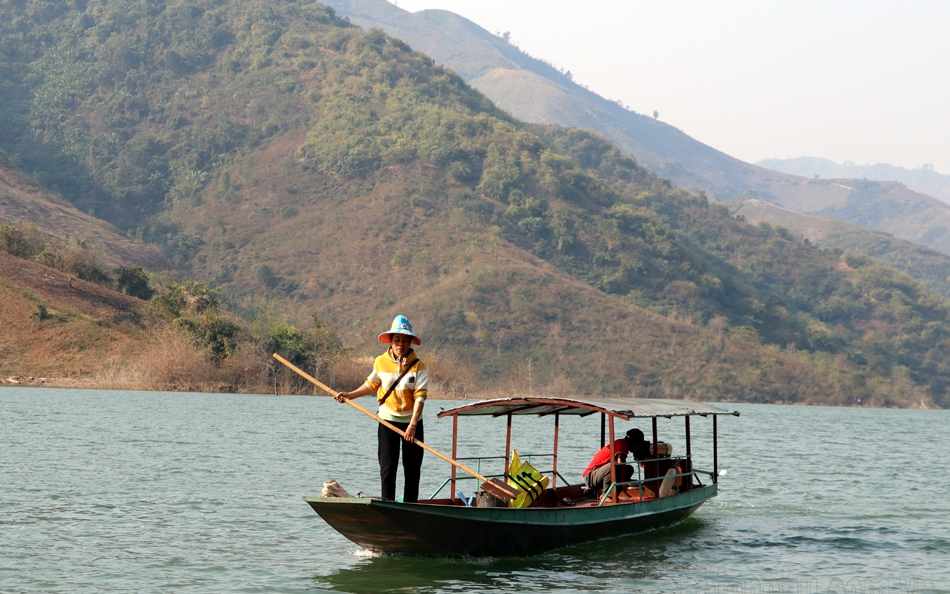 Hồ nước nhân tạo lớn ở Điện Biên, dân dò bắt một loài cá ngon, nghe tên người ta xuống tiền mua ngay