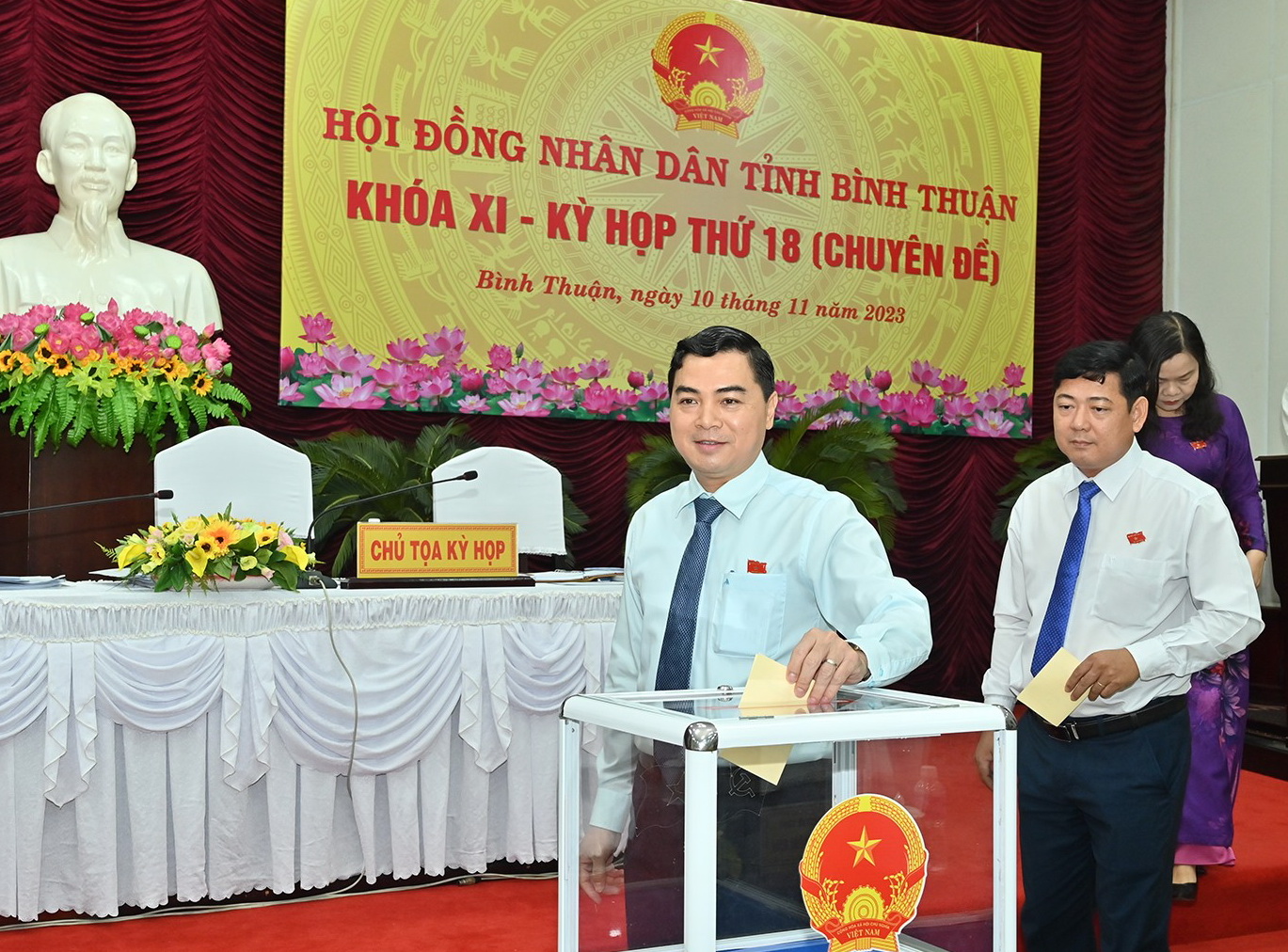 Lấy phiếu tín nhiệm những lãnh đạo do HĐND Bình Thuận tỉnh bầu ra  - Ảnh 1.