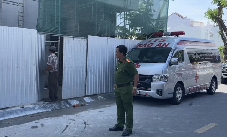 Diễn biến mới vụ đứt cáp ròng rọc ở công trình xây dựng khiến 3 công nhân xây dựng tử vong ở Bình Thuận  - Ảnh 1.