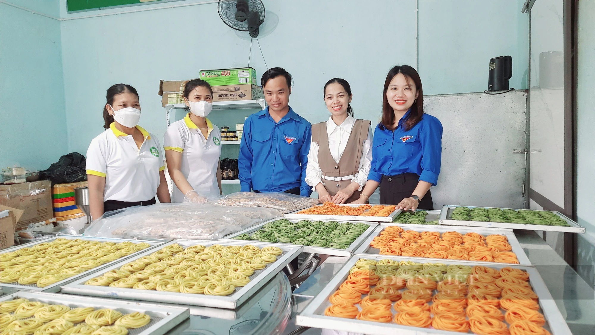Bỏ nghề giáo viên để “sánh duyên” với thực phẩm nhà làm, người mẹ trẻ ở Quảng Trị có thu nhập mơ ước - Ảnh 2.