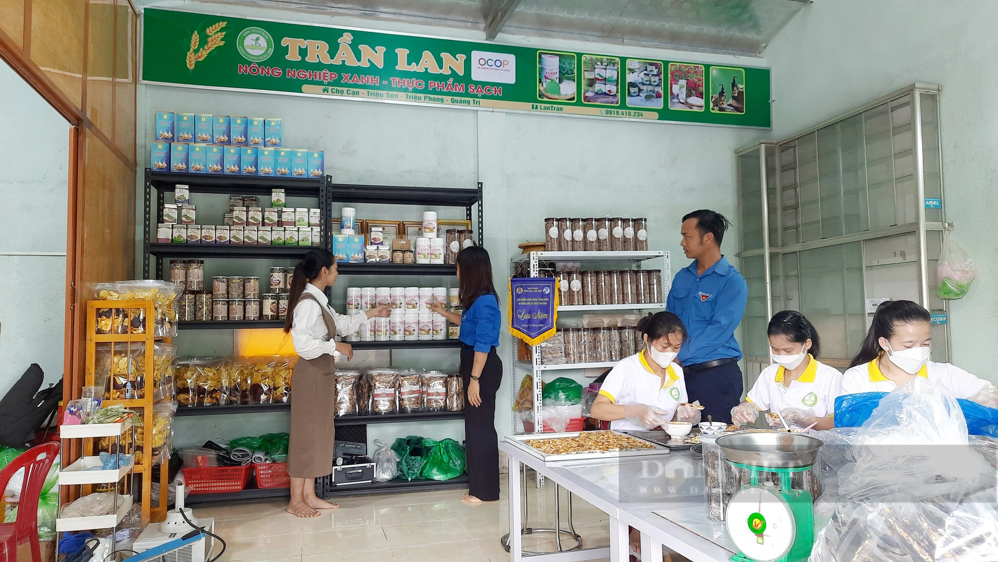 Bỏ nghề giáo viên để “sánh duyên” với thực phẩm nhà làm, người mẹ trẻ ở Quảng Trị có thu nhập mơ ước - Ảnh 4.