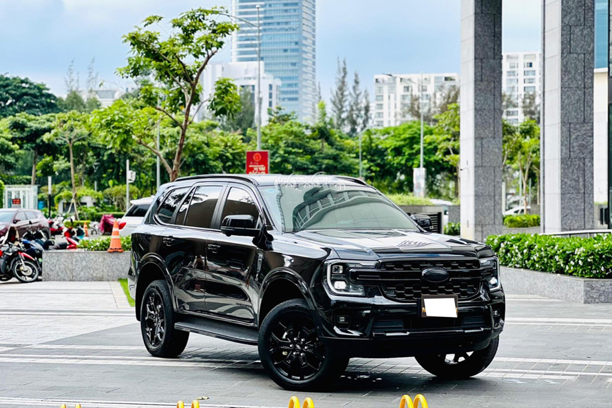 Lăn bánh 2 tháng, Ford Everest 2023 bán lại lỗ khó tin - Ảnh 1.