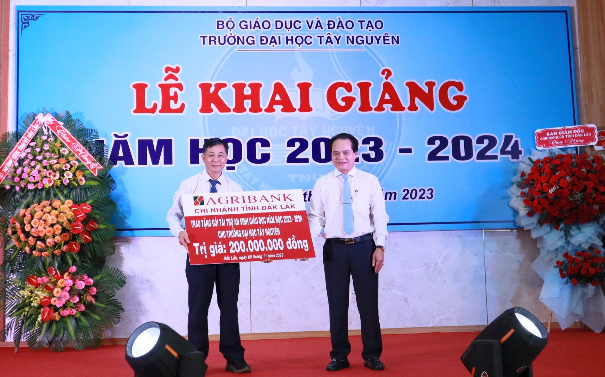Agribank Đắk Lắk tài trợ 200 triệu đồng cho Trường Đại học Tây Nguyên - Ảnh 1.
