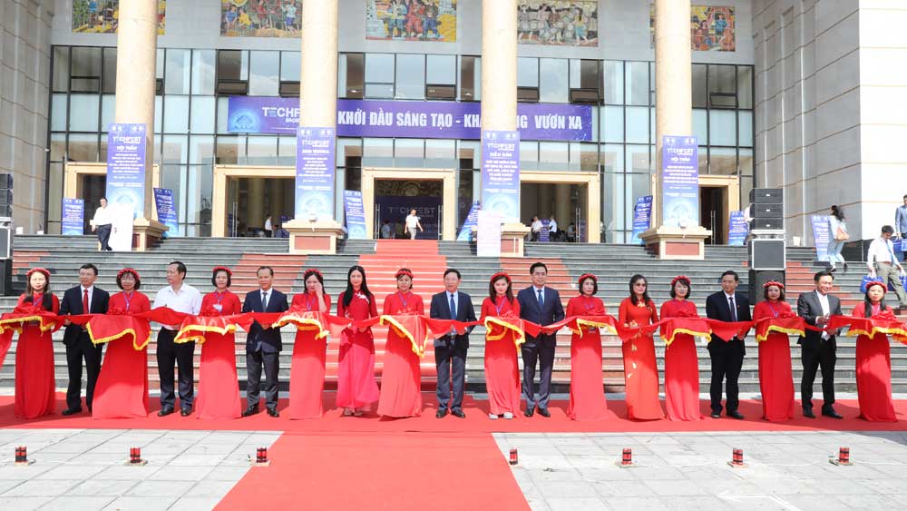 Nhiều sản phẩm mới tại không gian trưng bày các sản phẩm khởi nghiệp đổi mới sáng tạo tỉnh Bắc Giang - Ảnh 1.