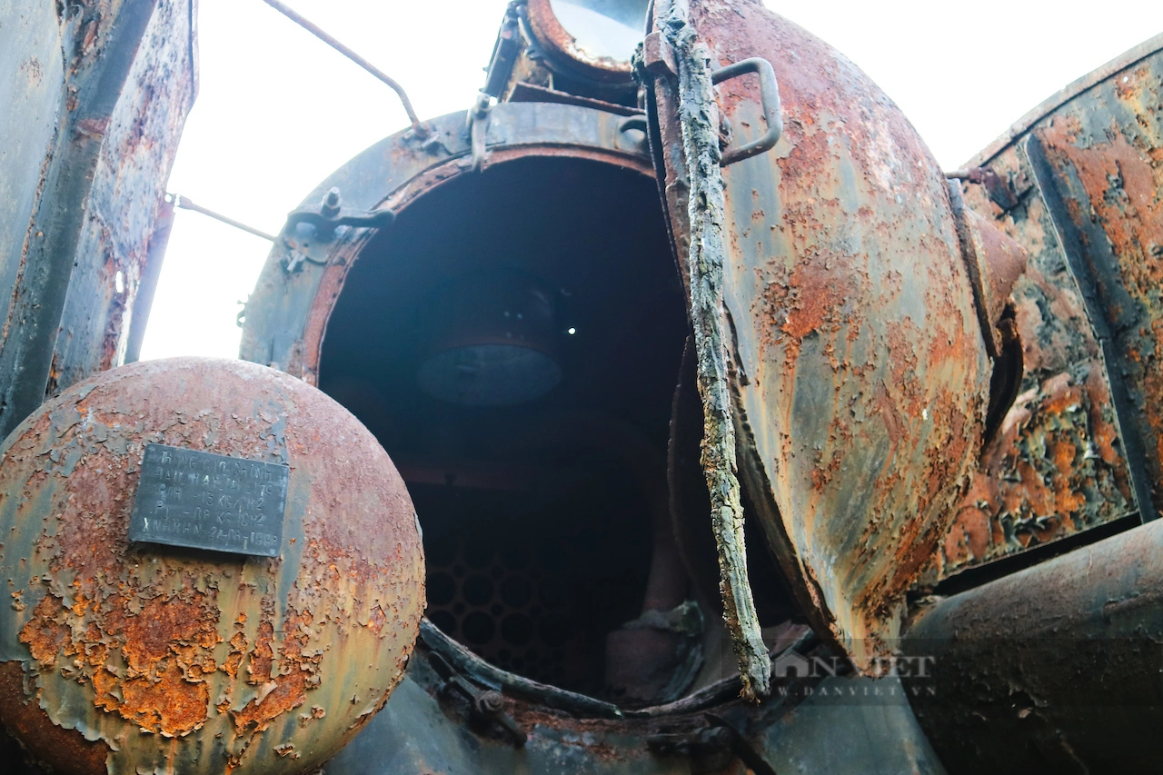  Đầu máy hơi nước Tự Lực rỉ sét ẩn mình trong nhà máy xe lửa Gia Lâm - Ảnh 6.