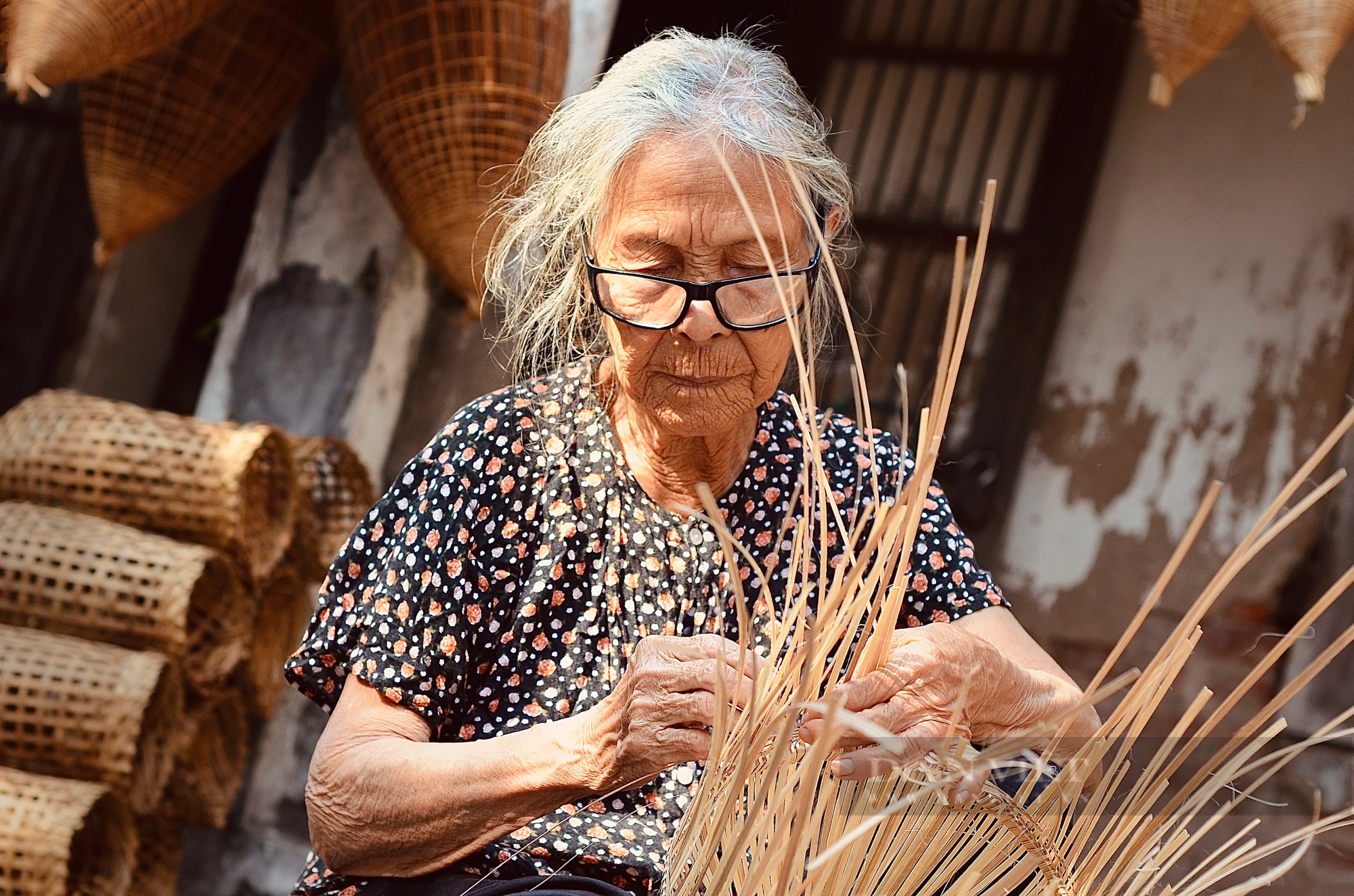 Cận cảnh làng nghề đan đó 200 tuổi nằm sát vách Hà Nội - Ảnh 9.