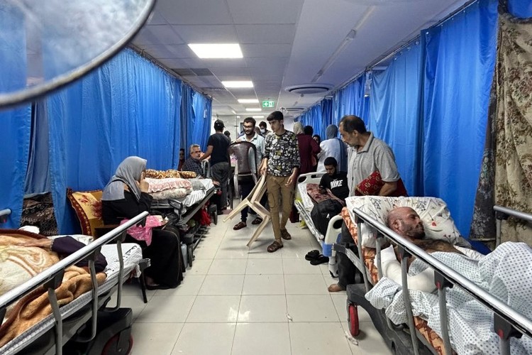 Hình ảnh hàng chục bệnh viện ở Dải Gaza bên bờ vực sụp đổ - Ảnh 1.