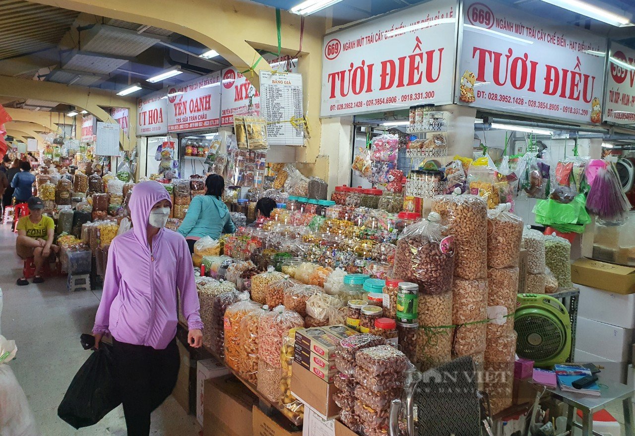 Những khu chợ đặc biệt mà du khách đến TP.HCM nhất định phải ghé  - Ảnh 3.
