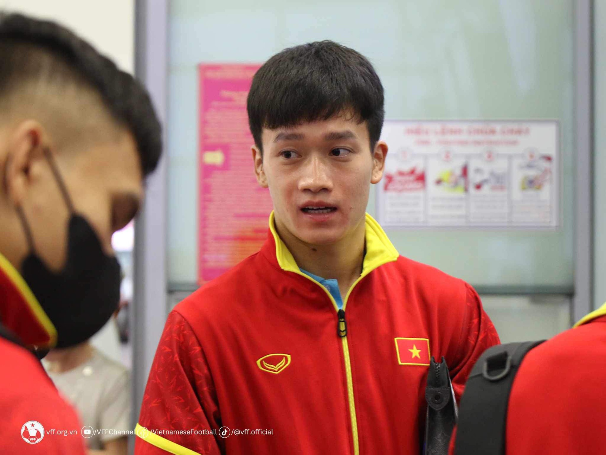 Đội tuyển Việt Nam có mặt ở sân bay lên đường sang Philippines  - Ảnh 5.