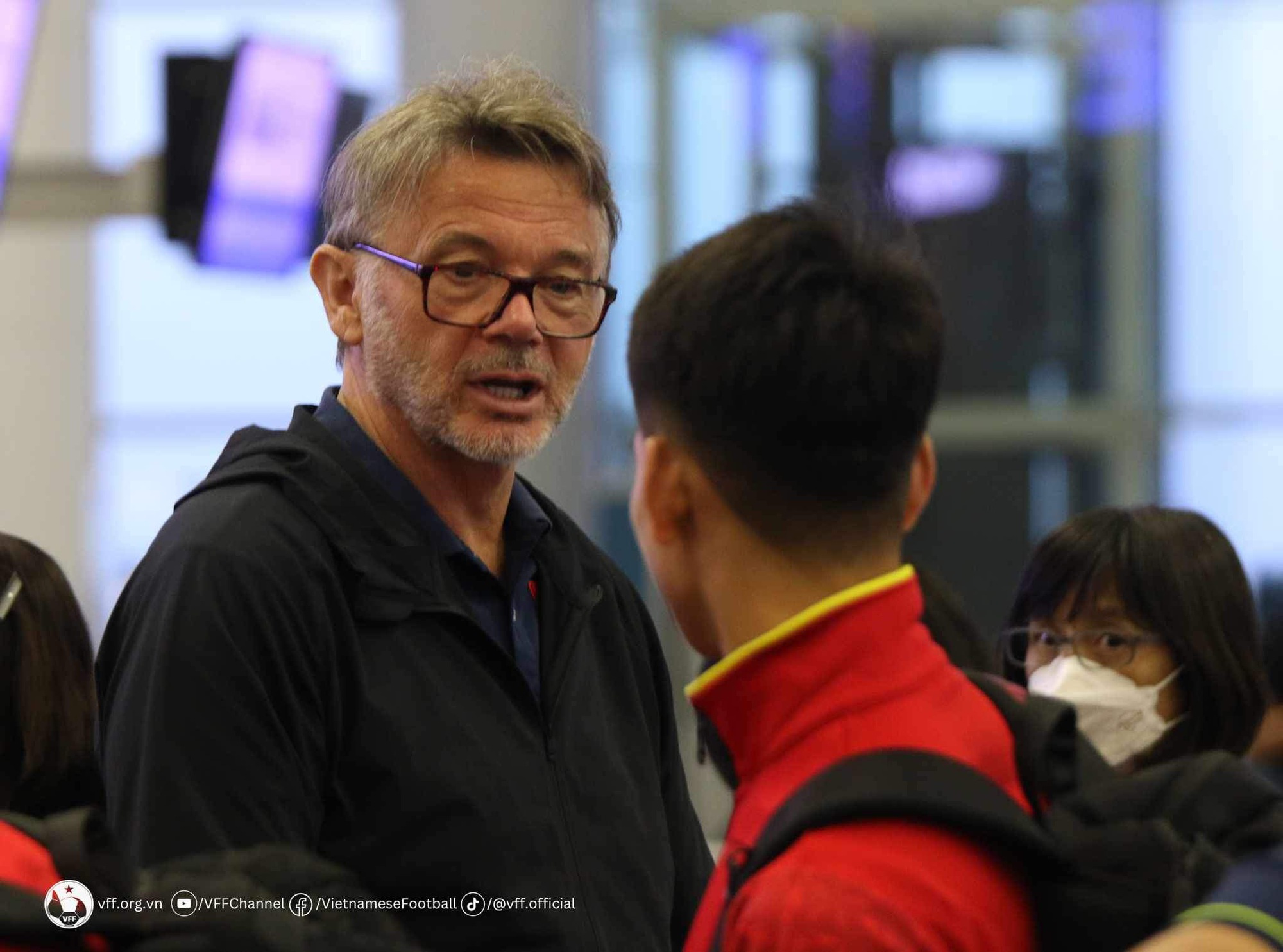 Đội tuyển Việt Nam có mặt ở sân bay lên đường sang Philippines  - Ảnh 6.