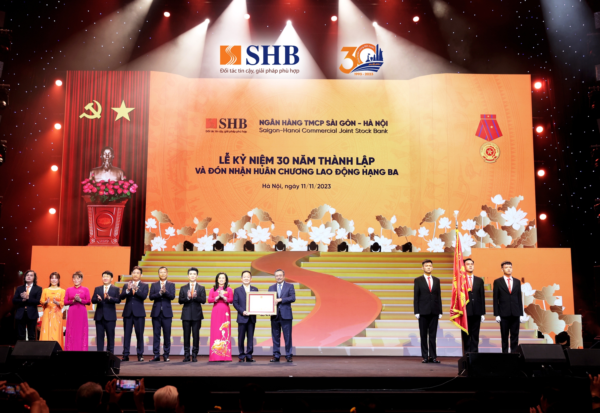 SHB nhận nhận Huân chương Lao động hạng Ba nhân kỷ niệm 30 năm thành lập - Ảnh 1.