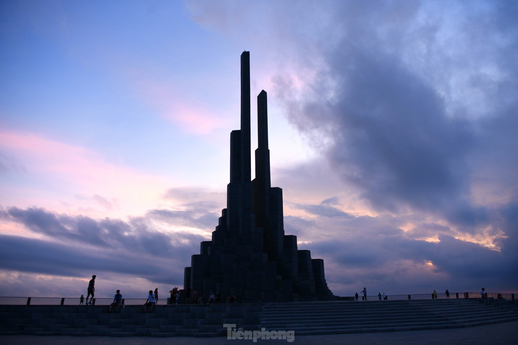 Tháp Nghinh Phong, nơi gió về kể chuyện đất Phú trời Yên - Ảnh 14.