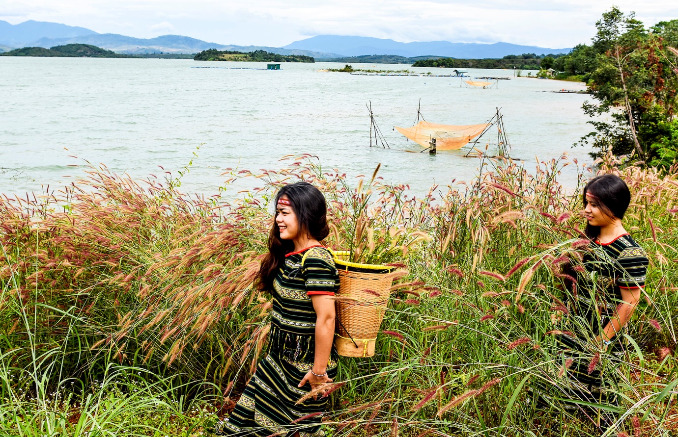 Phong cảnh hữu tình trên  lòng hồ thủy điện Sê San - Ảnh 6.